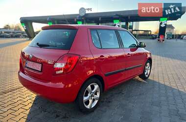 Хэтчбек Skoda Fabia 2012 в 