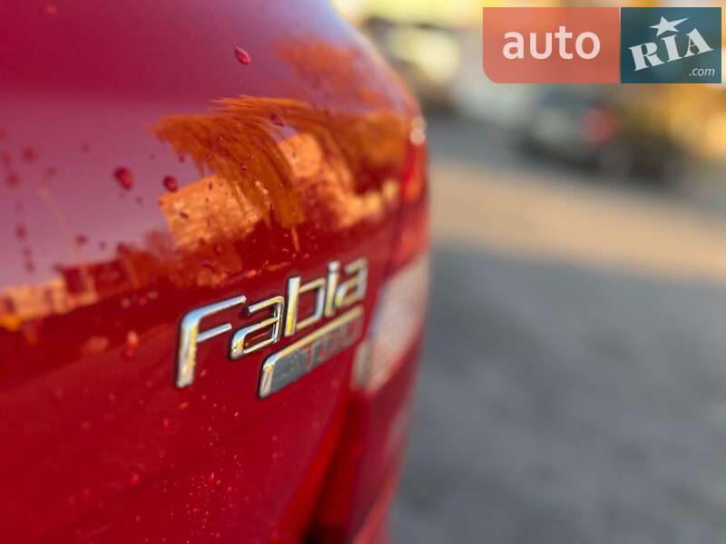 Хэтчбек Skoda Fabia 2012 в Луцке