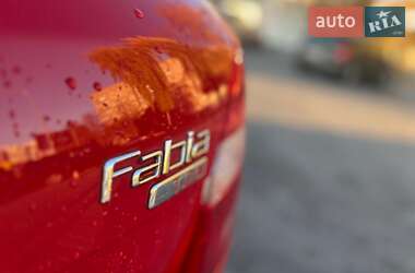 Хэтчбек Skoda Fabia 2012 в 