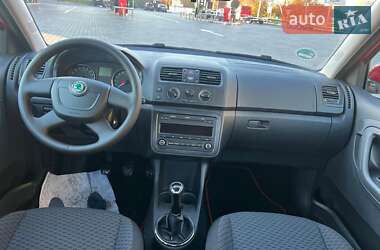 Хэтчбек Skoda Fabia 2012 в 