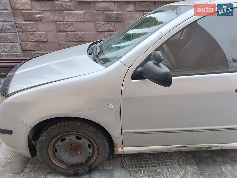 Хэтчбек Skoda Fabia 2005 в Лозовой