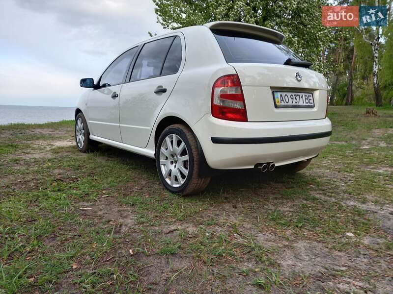 Хетчбек Skoda Fabia 2006 в Дубовому