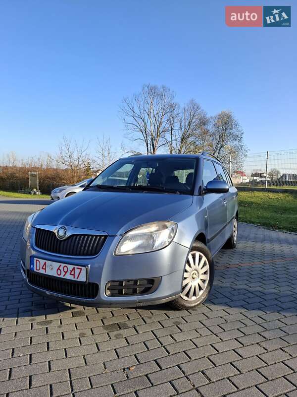 Хэтчбек Skoda Fabia 2009 в 