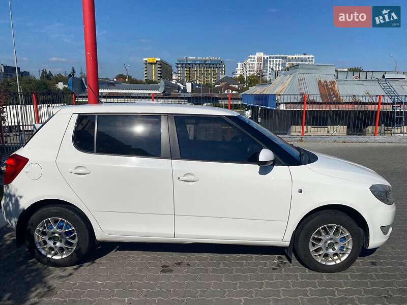 Хэтчбек Skoda Fabia 2011 в Львове