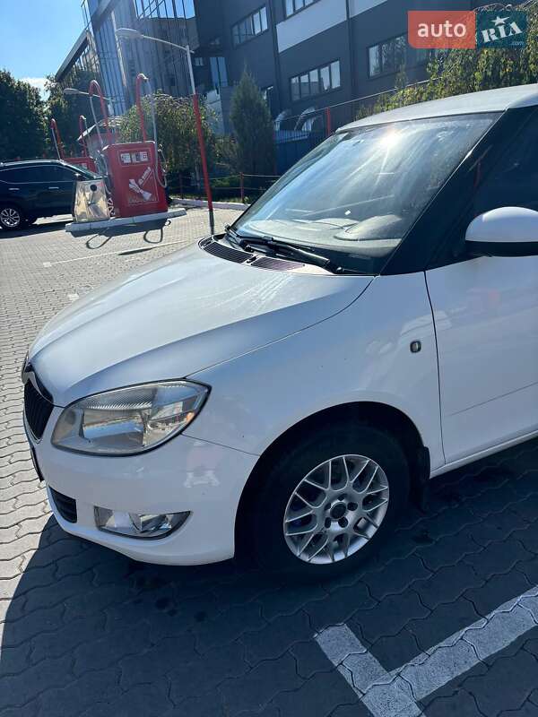 Хэтчбек Skoda Fabia 2011 в Львове