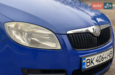 Хэтчбек Skoda Fabia 2009 в 