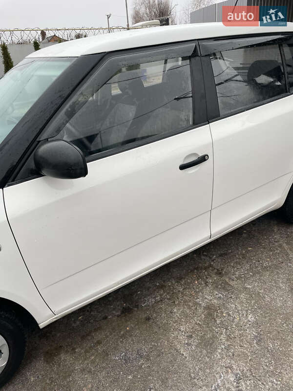 Хетчбек Skoda Fabia 2012 в Ромнах