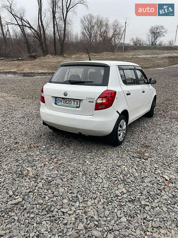 Хетчбек Skoda Fabia 2012 в Ромнах