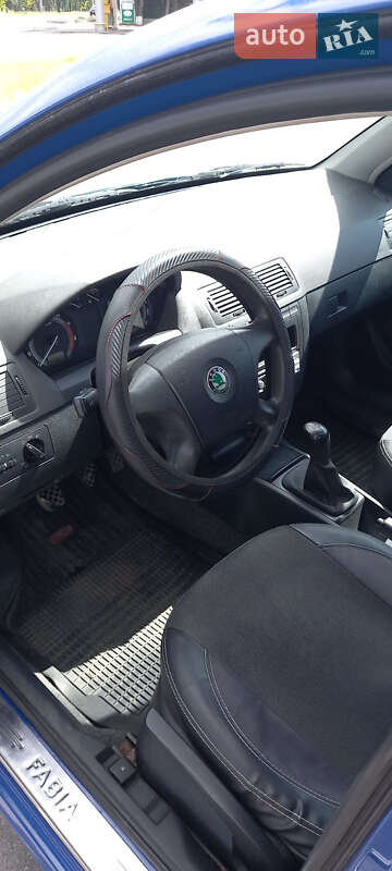 Хэтчбек Skoda Fabia 2004 в Днепре