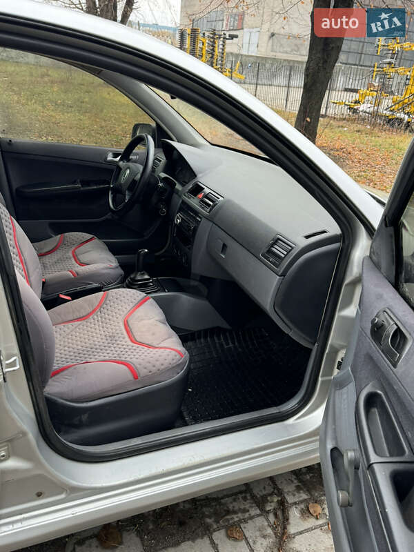 Универсал Skoda Fabia 2001 в Днепре