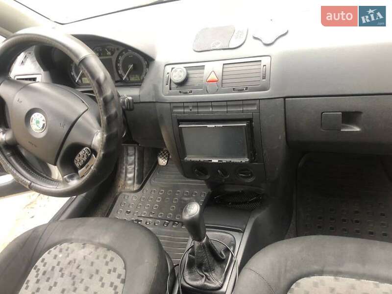 Хетчбек Skoda Fabia 2006 в Дніпрі