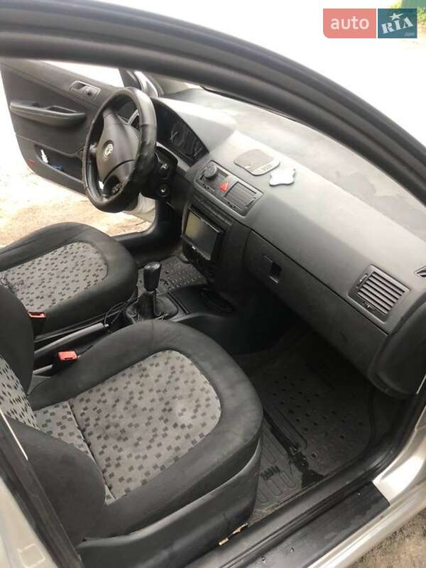 Хетчбек Skoda Fabia 2006 в Дніпрі