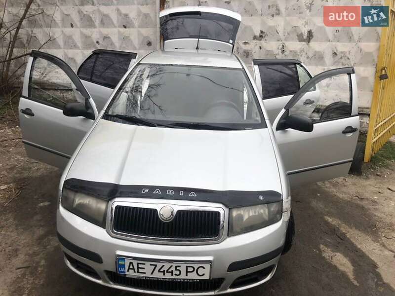 Хетчбек Skoda Fabia 2006 в 