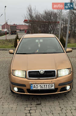 Хетчбек Skoda Fabia 2001 в 