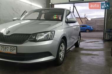 Хетчбек Skoda Fabia 2015 в Києві