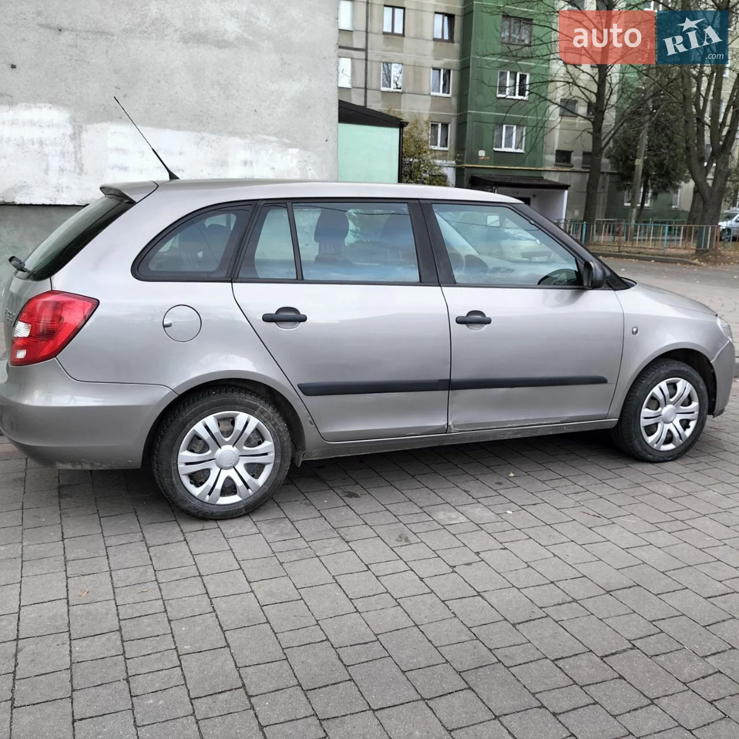 2010 Skoda Fabia - мініатюра 2