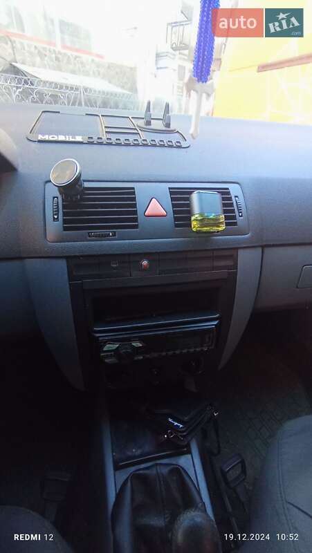 Хэтчбек Skoda Fabia 2000 в Сходнице