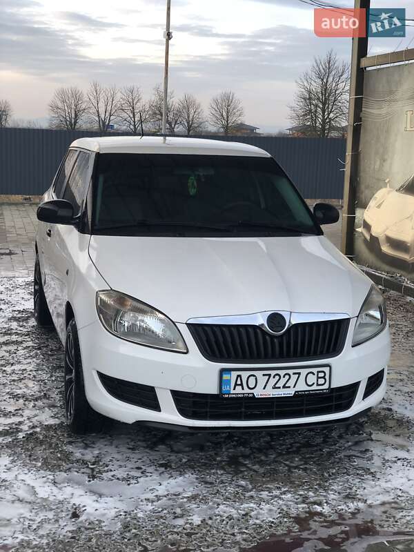Хэтчбек Skoda Fabia 2012 в Тячеве