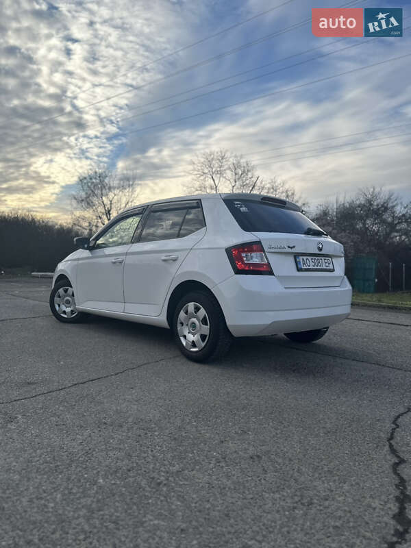 Хэтчбек Skoda Fabia 2014 в Сваляве