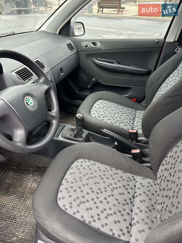 Хэтчбек Skoda Fabia 2004 в Запорожье
