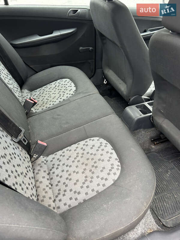 Хэтчбек Skoda Fabia 2004 в Запорожье