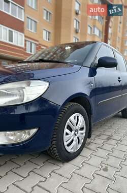 Хэтчбек Skoda Fabia 2012 в 