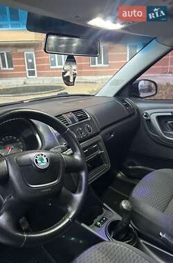 Хэтчбек Skoda Fabia 2012 в 