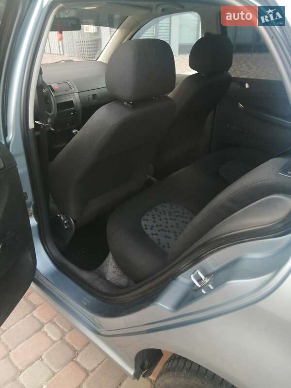 Хэтчбек Skoda Fabia 2006 в Киеве