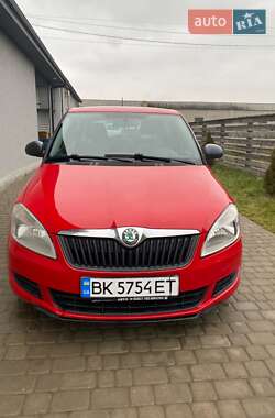 Хетчбек Skoda Fabia 2011 в Березному