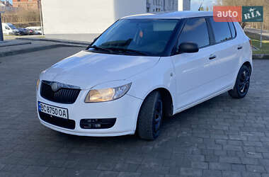 Хетчбек Skoda Fabia 2008 в Новояворівську