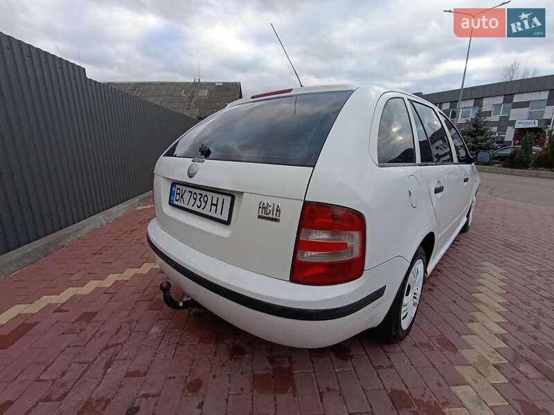Універсал Skoda Fabia 2004 в Сарнах