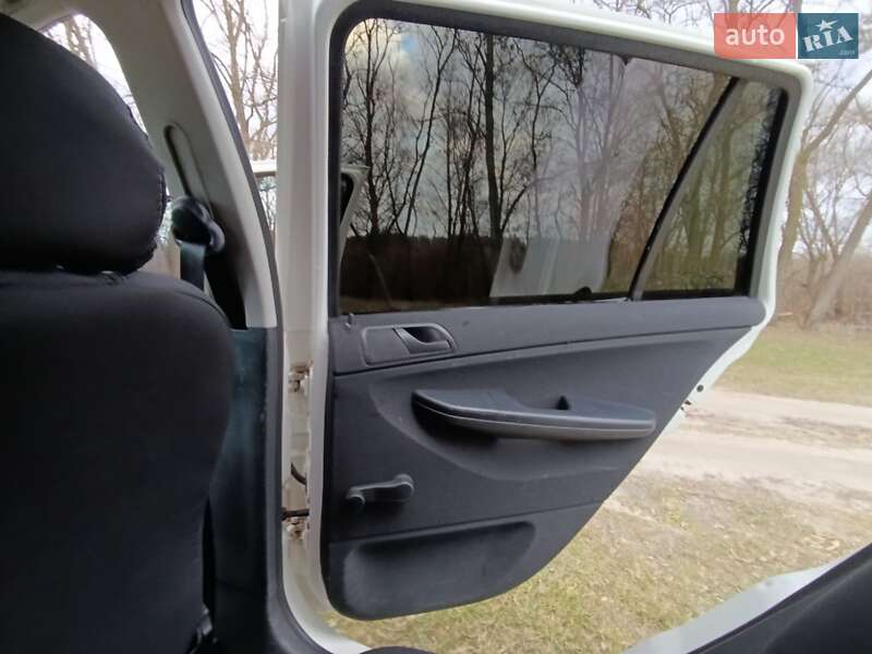 Універсал Skoda Fabia 2004 в Сарнах