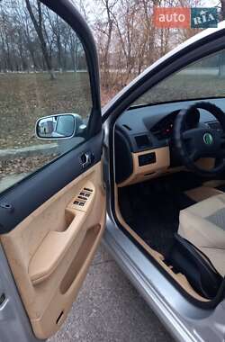 Хэтчбек Skoda Fabia 2000 в 