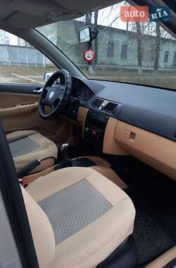 Хэтчбек Skoda Fabia 2000 в 