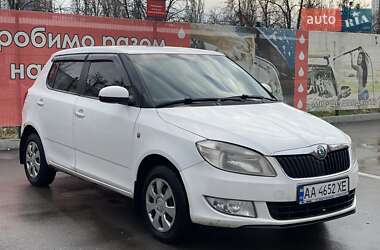 Хэтчбек Skoda Fabia 2012 в 