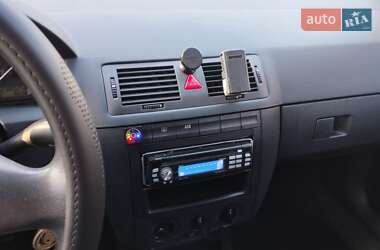 Хэтчбек Skoda Fabia 2006 в 