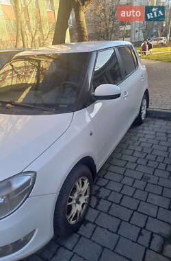 Хэтчбек Skoda Fabia 2012 в 