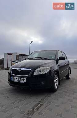 Хетчбек Skoda Fabia 2007 в Сарнах