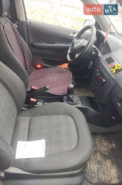 Седан Skoda Fabia 2004 в 