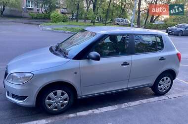 Хэтчбек Skoda Fabia 2014 в 