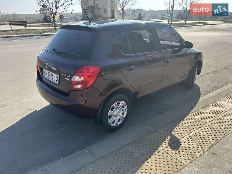 Хэтчбек Skoda Fabia 2012 в Южном