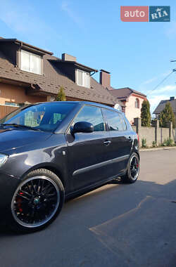 Хэтчбек Skoda Fabia 2010 в 