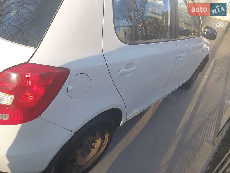 Хэтчбек Skoda Fabia 2012 в Киеве