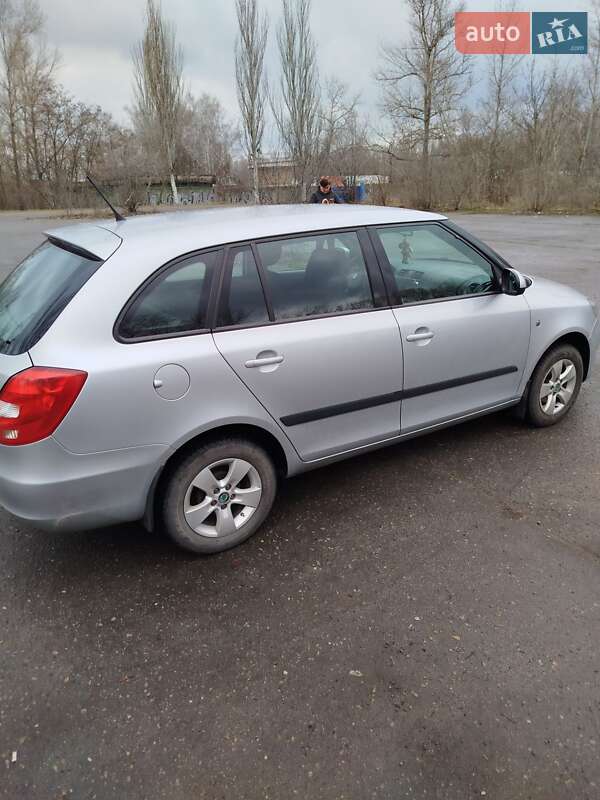 Універсал Skoda Fabia 2011 в Дніпрі