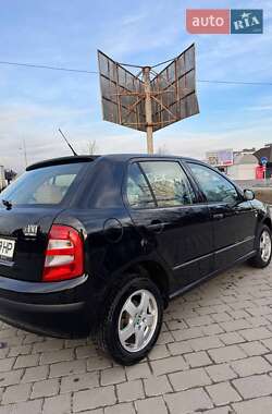 Хетчбек Skoda Fabia 2002 в 