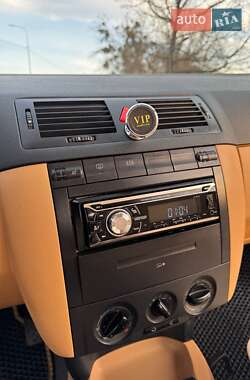 Хетчбек Skoda Fabia 2002 в 