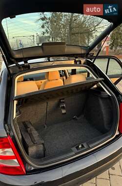 Хетчбек Skoda Fabia 2002 в 
