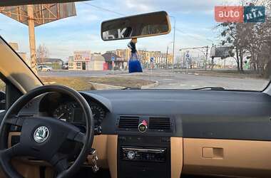 Хетчбек Skoda Fabia 2002 в 