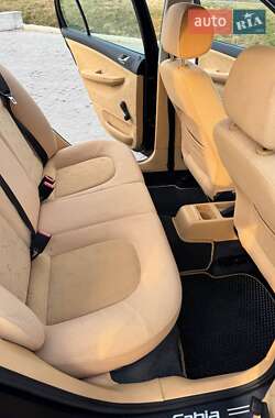 Хетчбек Skoda Fabia 2002 в 