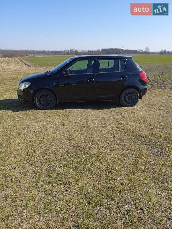 Хетчбек Skoda Fabia 2010 в Баранівці